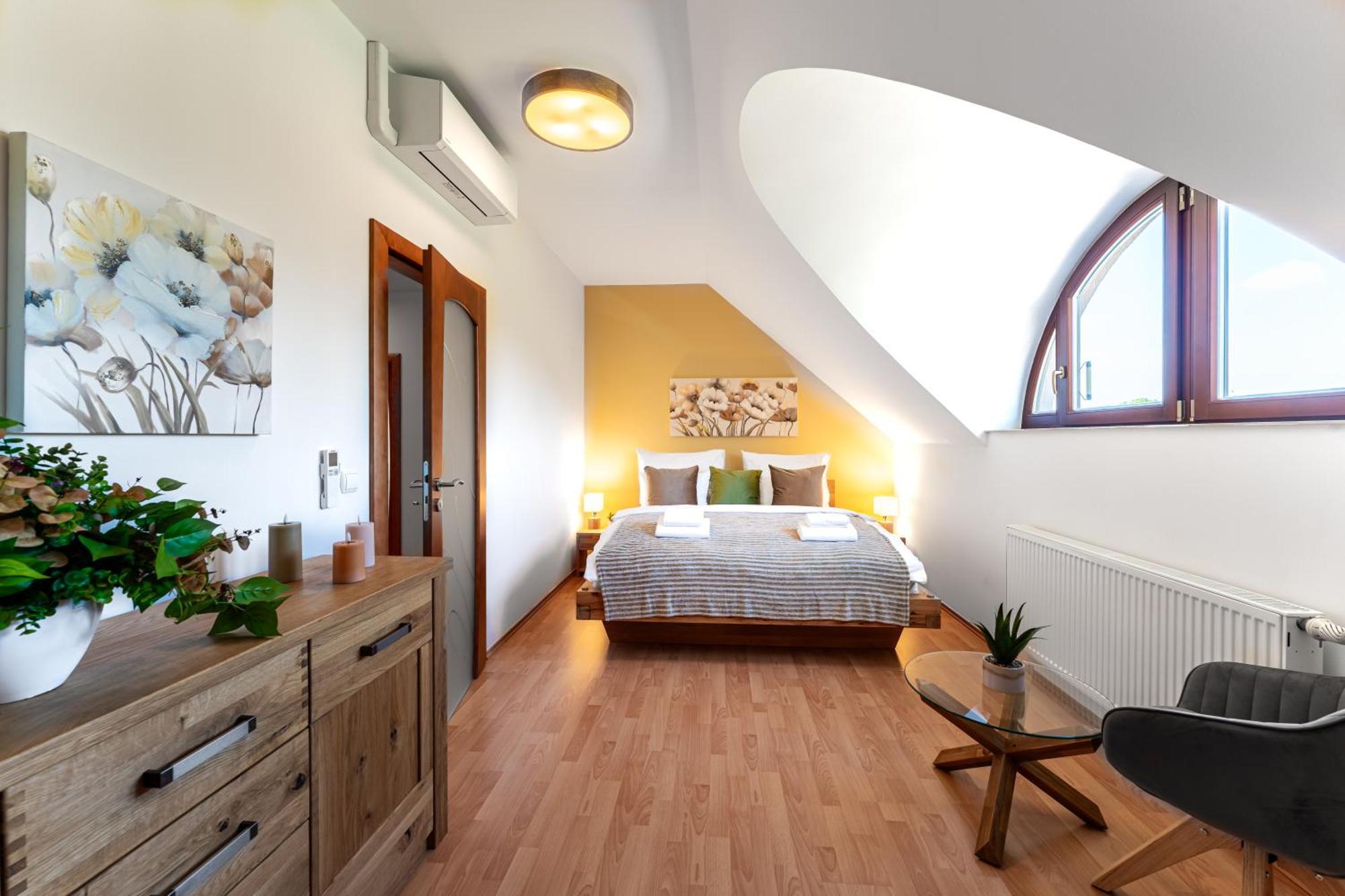 Villa With Pool & Sauna In Beer Village Velké Popovice Exteriér fotografie